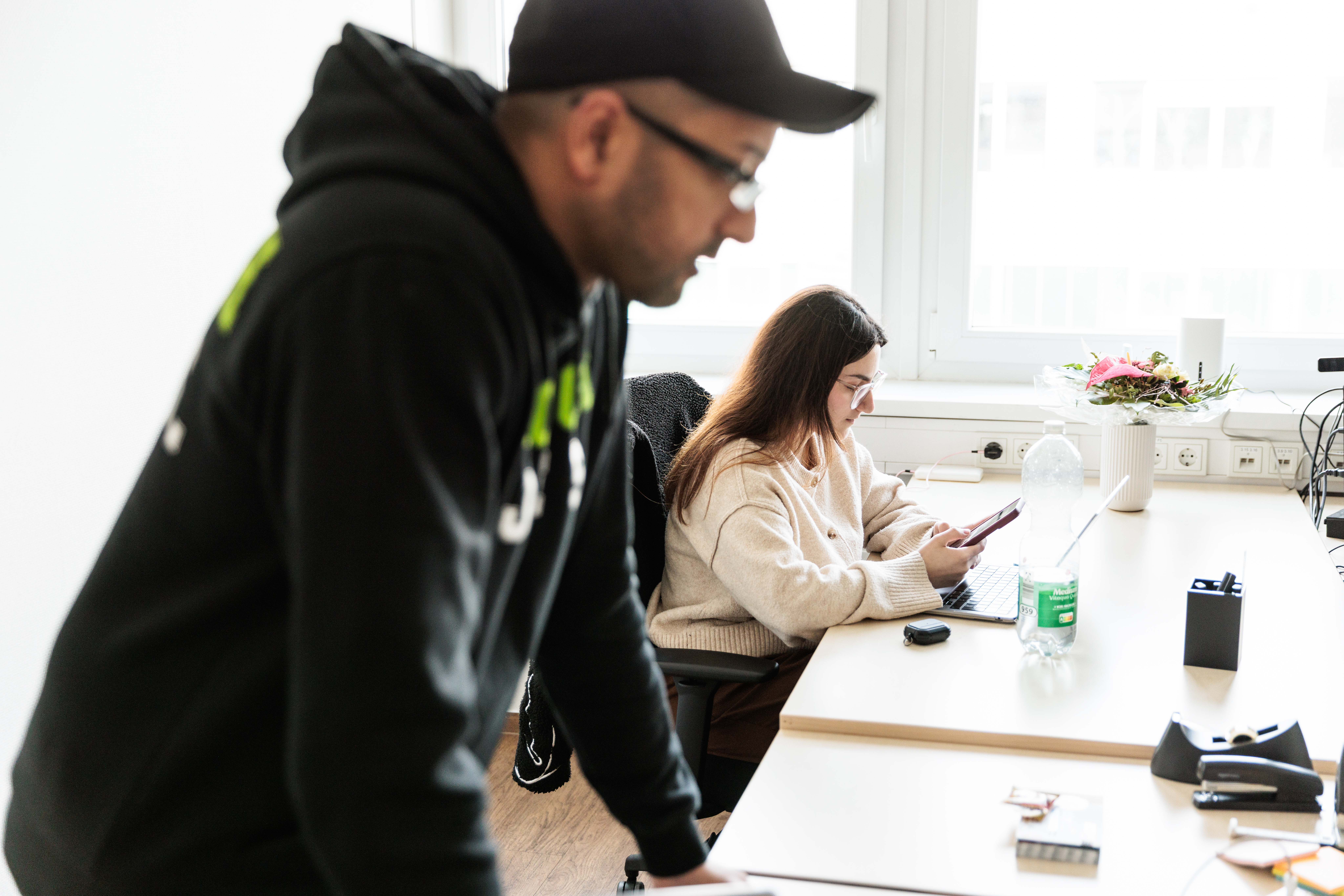 arbeiten am Schreibtisch